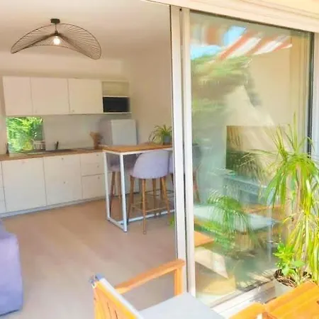 Jardin Prive- Marina - Piscine - Plages Apartment *
